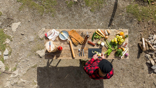 Équipement bivouac : Comment cuisiner de vrais repas en pleine nature ? (+ recette bonus)