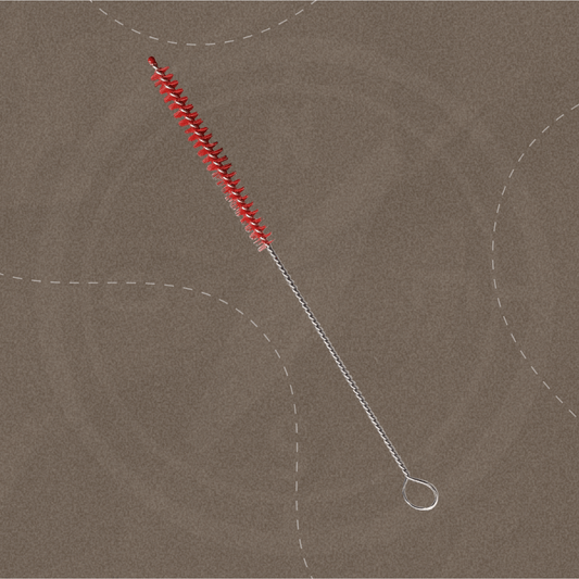 Écouvillon de nettoyage de précision pour l'entretien des interstices des couteaux haut de gamme Le Cuisinier Français.